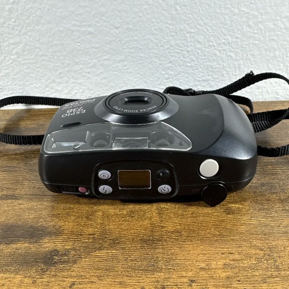 PENTAX ESPIO 738 35mm Film Compact Point and Shoot Camera 38-70mm Zoom UNTESTED